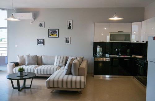 Tragjas Appartement | NYC Modern & Spacious Apartament 5 min from seaside