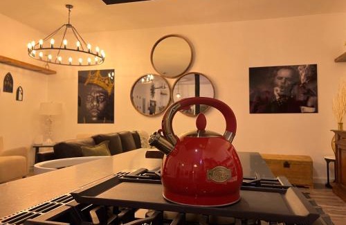 Bedford-Stuyvesant Appartement | NYC Speakeasy-BedStuy Chapel