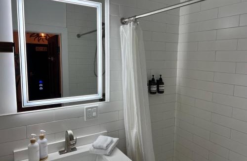 Bedford-Stuyvesant Appartement | NYC Speakeasy-BedStuy Chapel