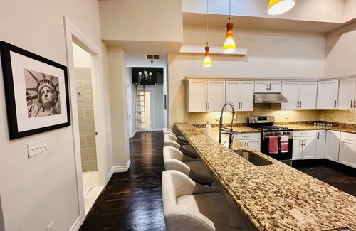 North Bergen Appartement | NYC style loft apartment 10 min to Times Sq. 1 Parking space avail only.
