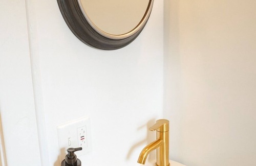 East Avenue Appartement | Nycstylestudio-heartofeastave-1minwalkdowntown