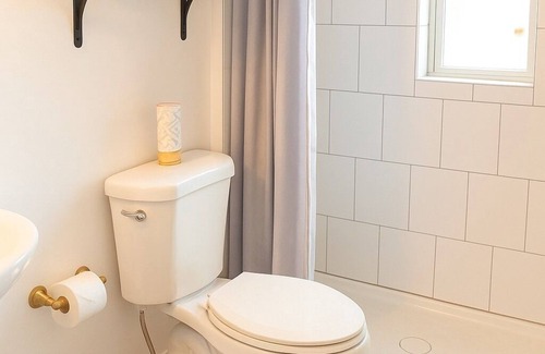 East Avenue Appartement | Nycstylestudio-heartofeastave-1minwalkdowntown