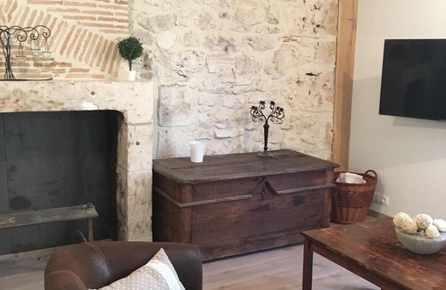 Issigeac Cottage | Ô Coeur d'Issigeac, loft spacieux du XVème siècle.