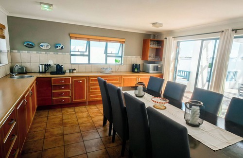 Langebaan Maison | O Kapetanios a Lovely Greek styled 4-bedroom house with WiFi in Langebaan