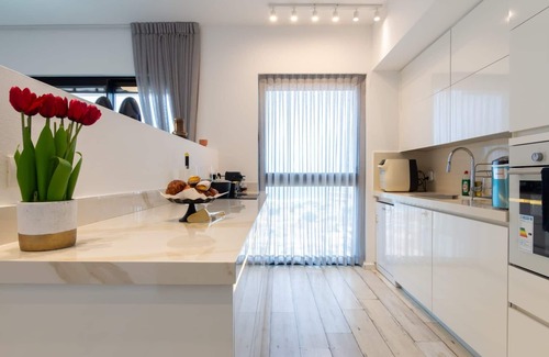 Bat Yam Appartement | O&O Group - 3 BR SeaFront APT/Prestigious Tower