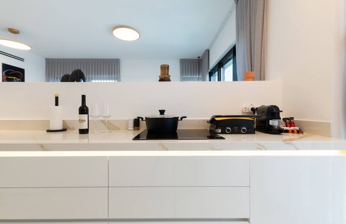 Bat Yam Appartement | O&O Group - 3 BR SeaFront APT/Prestigious Tower