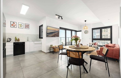 Bat Yam Appartement | O&O Group - 3BR Skyline Retreat on the 24th Floor