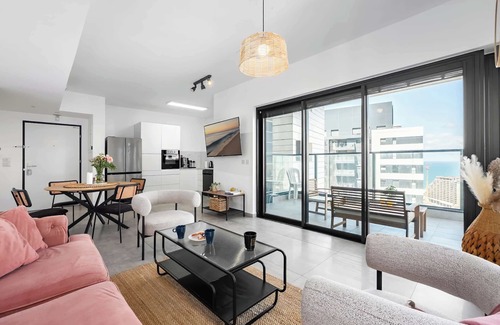 Bat Yam Appartement | O&O Group - 3BR Skyline Retreat on the 24th Floor