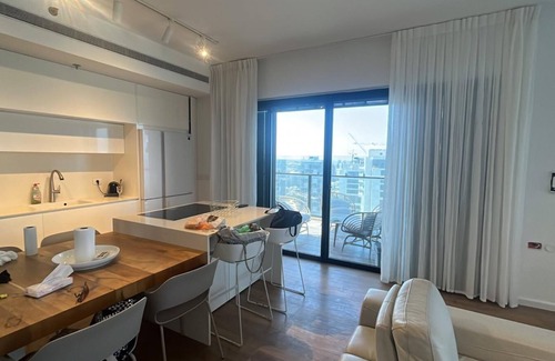 Bat Yam Appartement | O&O Group- Stylish 3BR Family Retreat