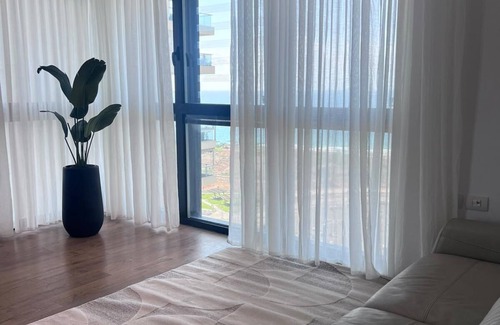 Bat Yam Appartement | O&O Group- Stylish 3BR Family Retreat