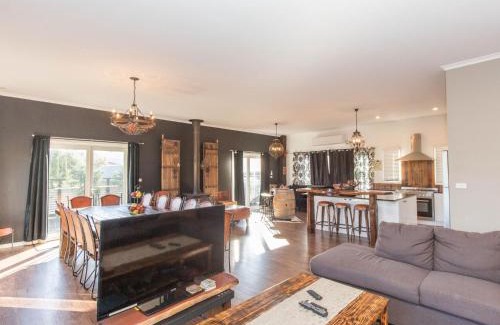Jindabyne Maison | Oak and Barrell 7 Twynam Street