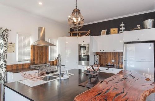Jindabyne Maison | Oak and Barrell 7 Twynam Street