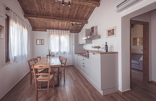 Nerbisci Autre | OAK FARMHOUSE - POPLAR APARTMENT