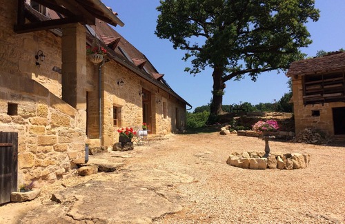 Saint-Sulpice-d'Excideuil Maison | Hébergement de luxe avec piscine, idéal pour les familles et les couples