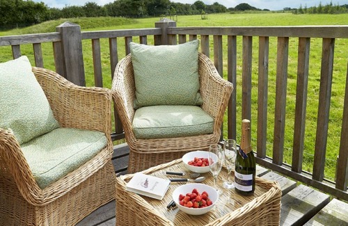 North Moreton Appartement | Le Loft, situé à proximité des hippodromes d’Ascot, de Windsor et de Newbury, constitue un refuge à la fois spacieux et romantique pour seulement deux invités à la recherche de vacances reposantes au Royaume-Uni, tout en étant proche d’Oxford. Séjour p...
