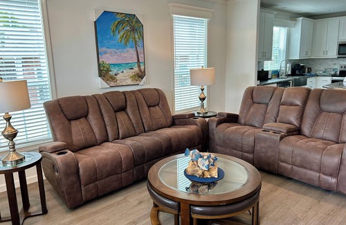 Oak Hill Maison | Oak Hill Waterfront Retreat – Unplug, Unwind, and Enjoy the Sunset