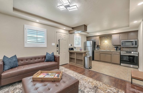 Lawton Appartement | Oak's Beautiful Contemporary Suite #01