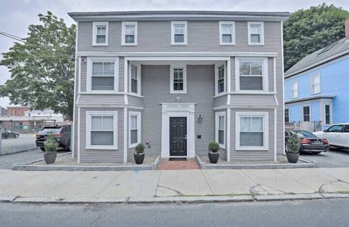 Newburyport Appartement | Oak Suite at The Hygge House