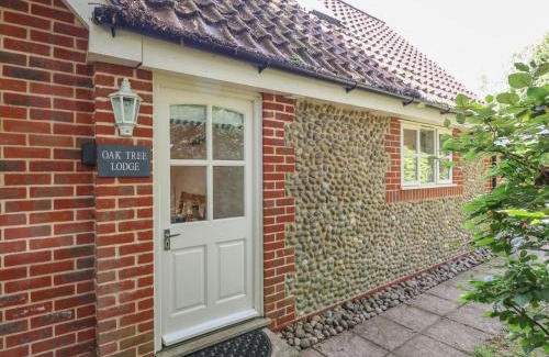 Crostwick Maison | Oak Tree Lodge