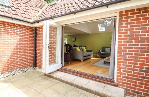 Crostwick Maison | Oak Tree Lodge