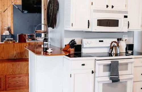 Afton Maison | Oak View Game Room & Hiking Trails at Hidden Creek