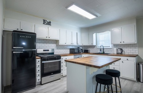 Summerlee Maison | OakHill#HotTub#NewRiverGorge#BBQGrill#Firepit#Games#Pets