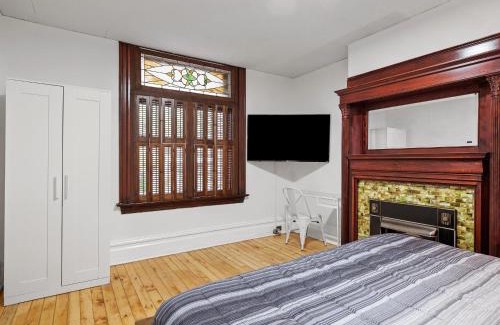 South Oakland Maison | Oakland, Pittsburgh !A Modern and Stylish Private Bedroom with Shared Bathroom