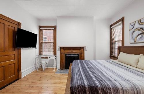 South Oakland Maison | Oakland, Pittsburgh !D Modern and Stylish Private Bedroom with Shared Bathroom