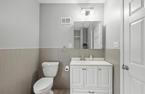 North Oakland Maison | Oakland/University @G Modern and Bright Private Bedroom with Shared Bathroom