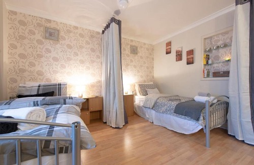 Custom House Maison | Oasis 77
