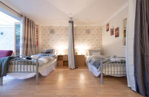 Custom House Maison | Oasis 77