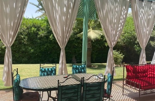 Oulad Hassoune Villa | villa avec piscine privative, vue sur l’Atlas.