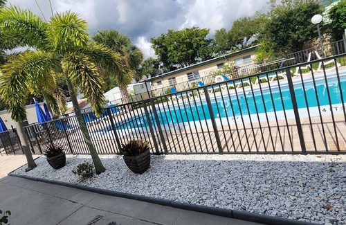 Royal Poinciana Maison | Oasis at Hollywood - Sleeps 2- Unit 3
