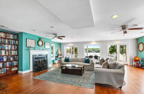 Annapolis Maison | Oasis by the Bay - Waterfront Heated Pool Hot Tub