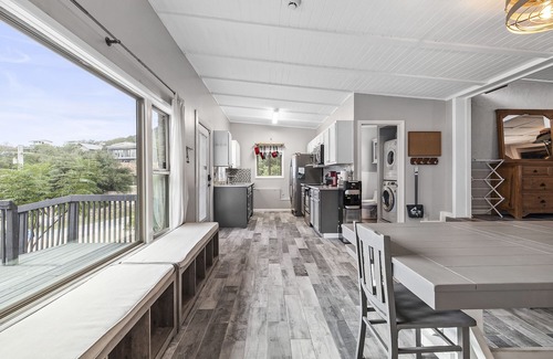 Comanche Trail Maison | Oasis Cottage! Steps to Lake Travis! Tesla Ready!