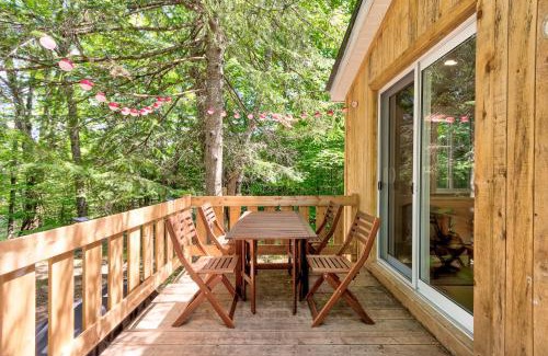 Saint-Calixte Chalet De Ski | Oasis de paix sous les arbres, avec accès au quai, à 1h de Montréal