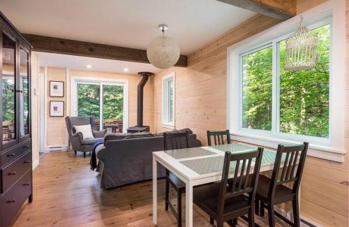 Saint-Calixte Chalet De Ski | Oasis de paix sous les arbres, avec accès au quai, à 1h de Montréal