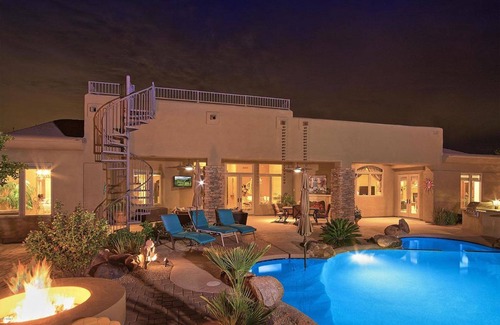 Pinnacle Peak Maison | Oasis dans le désert près de rochers prestigieux avec piscine chauffée, le tout sur un seul étage