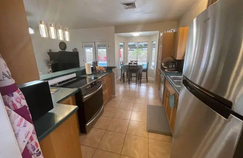 Alta Mesa Community Association Maison | Oasis in the Desert with 30,000 Gallon Heated Diving Pool & Hot Tub No Heat Fees