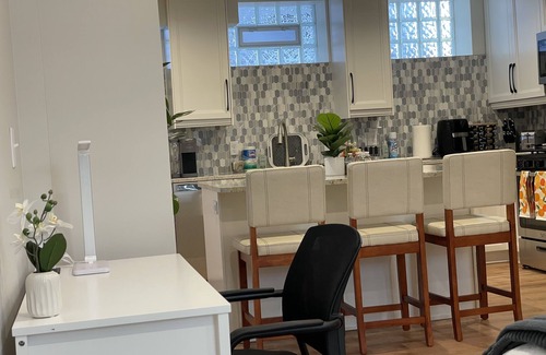 Kutzky Park Appartement | Oasis Luxe Suite—Steps from Mayo Clinic Hospital