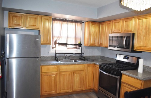 Linden Appartement | Oasis Near it All!