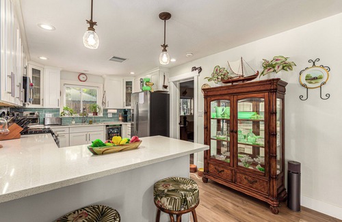 Alhambra Maison | Oasis of Greenery in the Desert - Lovely 2/2 with pool/spa/outdoor shower