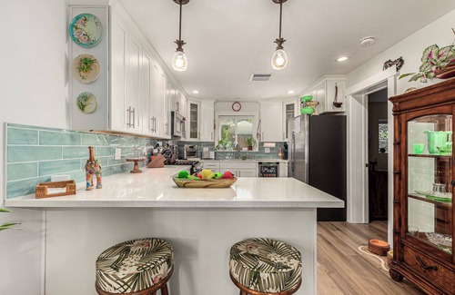 Alhambra Maison | Oasis of Greenery in the Desert - Lovely 2/2 with pool/spa/outdoor shower