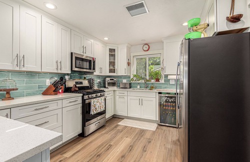Alhambra Maison | Oasis of Greenery in the Desert - Lovely 2/2 with pool/spa/outdoor shower