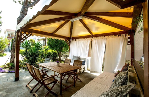 Marotta Appartement | oasis de détente non loin de la mer, parking dans la cour intérieure.