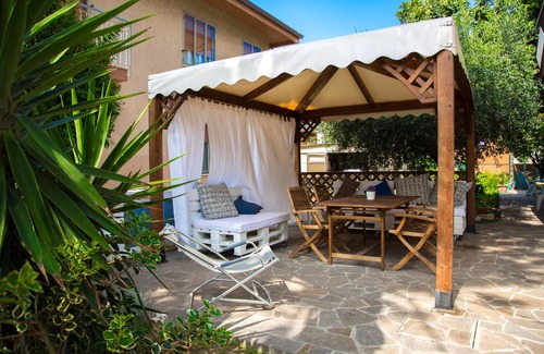 Marotta Appartement | oasis de détente non loin de la mer, parking dans la cour intérieure.