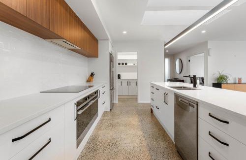 Kinloch Maison | Oasis on Okaia