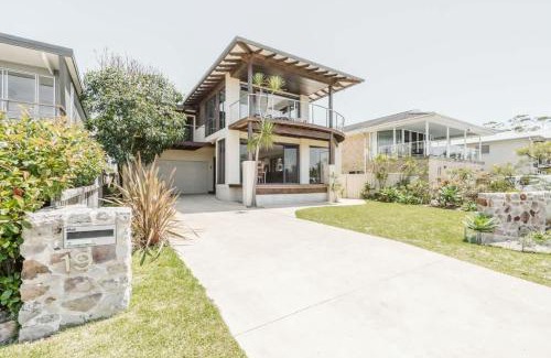 Vincentia Maison | Oasis on the beach - large 6BR home w. ocean views