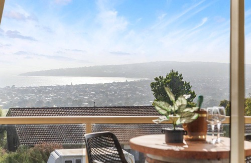 Dromana Maison | Oasis Views - Beautiful Holiday House , Pet Friendly just minutes from Dromana foreshore
