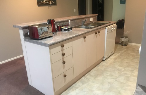 Paraparaumu Maison | Observation House, two bedroom house, close to shops, beach and eateries.
